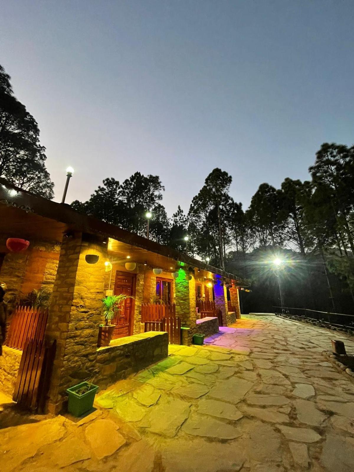 Nature Villaas Basa Homestay Pauri Exterior photo